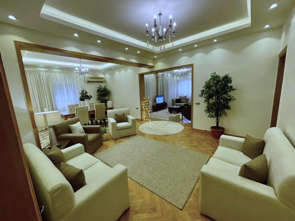 Urban Luxury 2br At The Heart Of Mohandeseen, Near Zamalek Apartamento El Cairo